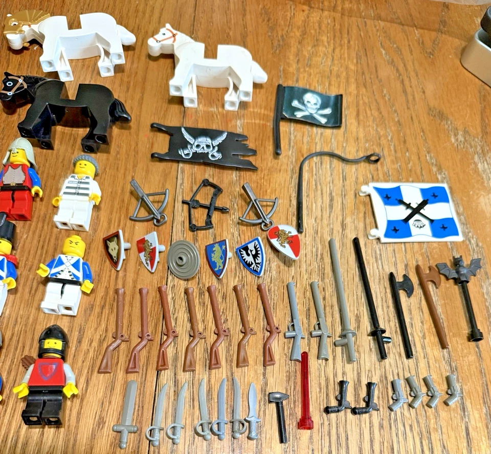 Vintage Lego Pirates Imperial Soldiers Horses, Minifigure Lot Red Blue Coats +++ - Image 3 of 4
