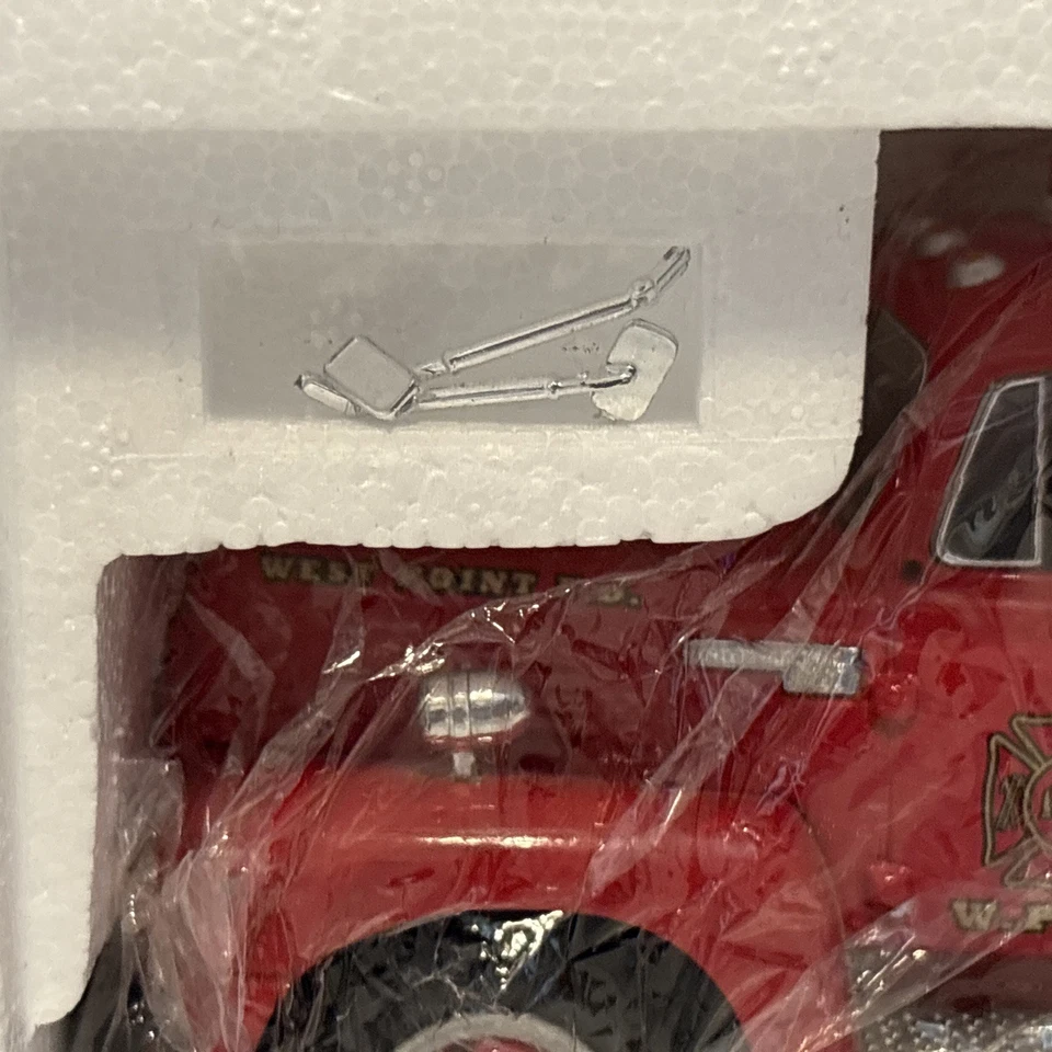 First Gear 1957 国际 R-190 西点 FD 1:34 19-1247 — 第 3/4 张图片