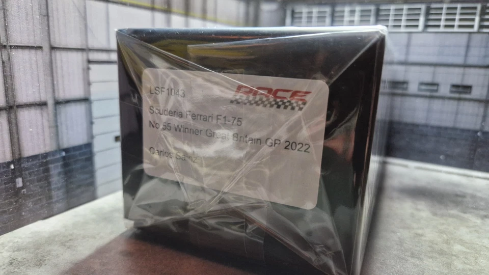 FERRARI F1-75 #55 WINNER BRITISH GP 2022 SAINZ LOOKSMART LSF1043 1/43 - Bild 3 von 3