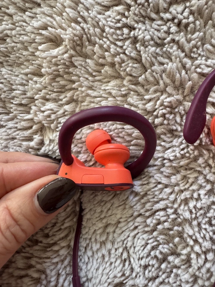 Auriculares inalámbricos Powerbeats 3 de Dr. Dre rosa y púrpura probados funcionando bien Foto 3 de 4