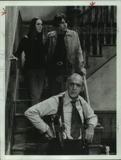Press Photo Actor Abe Vigoda as Detective Phil "Fish" with Co-Stars - sap40112