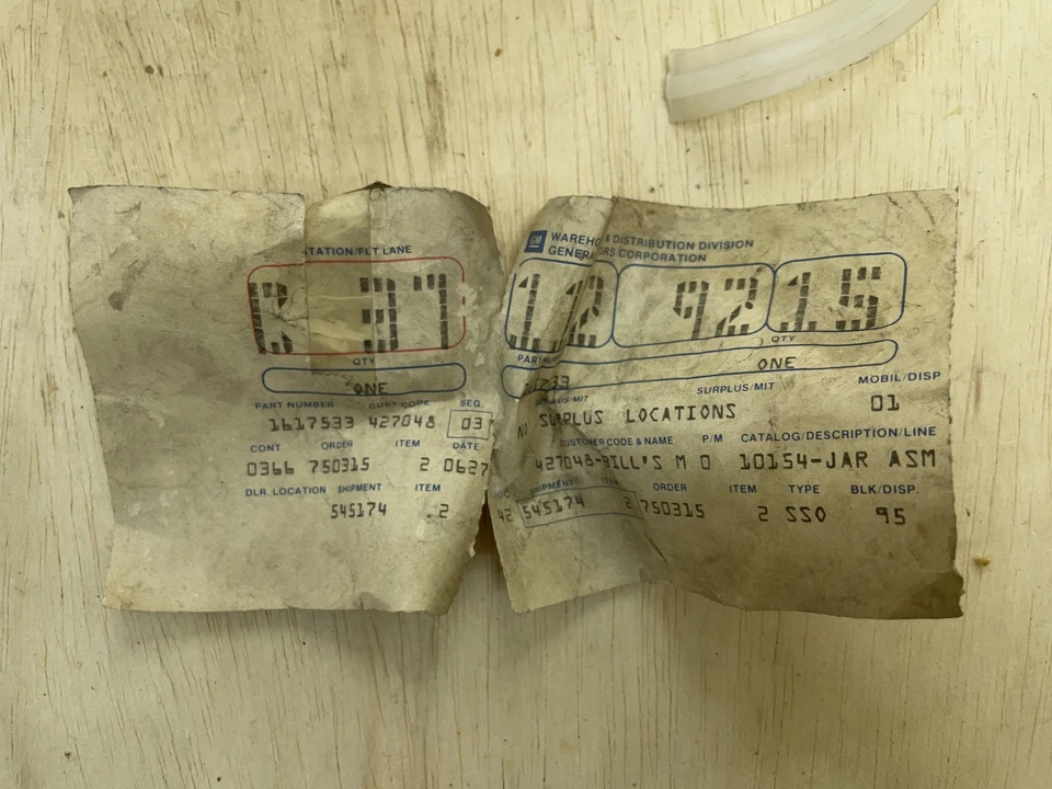 Contenedor depósito líquido limpiaparabrisas GM OEM 82-92 Brougham Deville 1617533 Foto 2 de 4