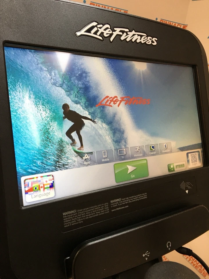 Life Fitness 95X Elevation Cross Trainer With Discover SE Console Silver Edition - Image 2 of 4