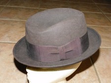VINTAGE DOBBS FIFTH AVENUE BROWN FEDORA HAT SIZE 6 7/8, RIBBON BAND