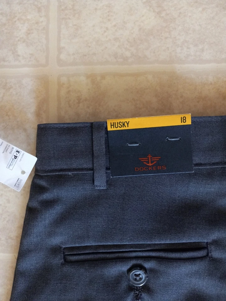 Pantalones de vestir Dockers Husky gris para niños talla 18 Foto 3 de 3