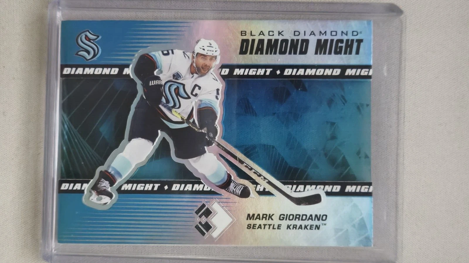 Mark Giordano trading card