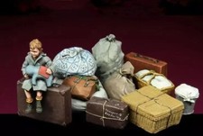 1/35 Scale Refugee Girl & Luggage Resin Model Kit - WWII Diorama Accessories