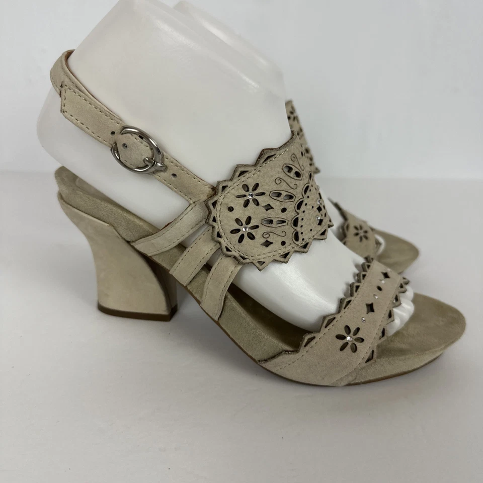 Sandalias Earthies Rosarito de cuero beige con cordones adornadas corte láser talla 7,5B Foto 4 de 4