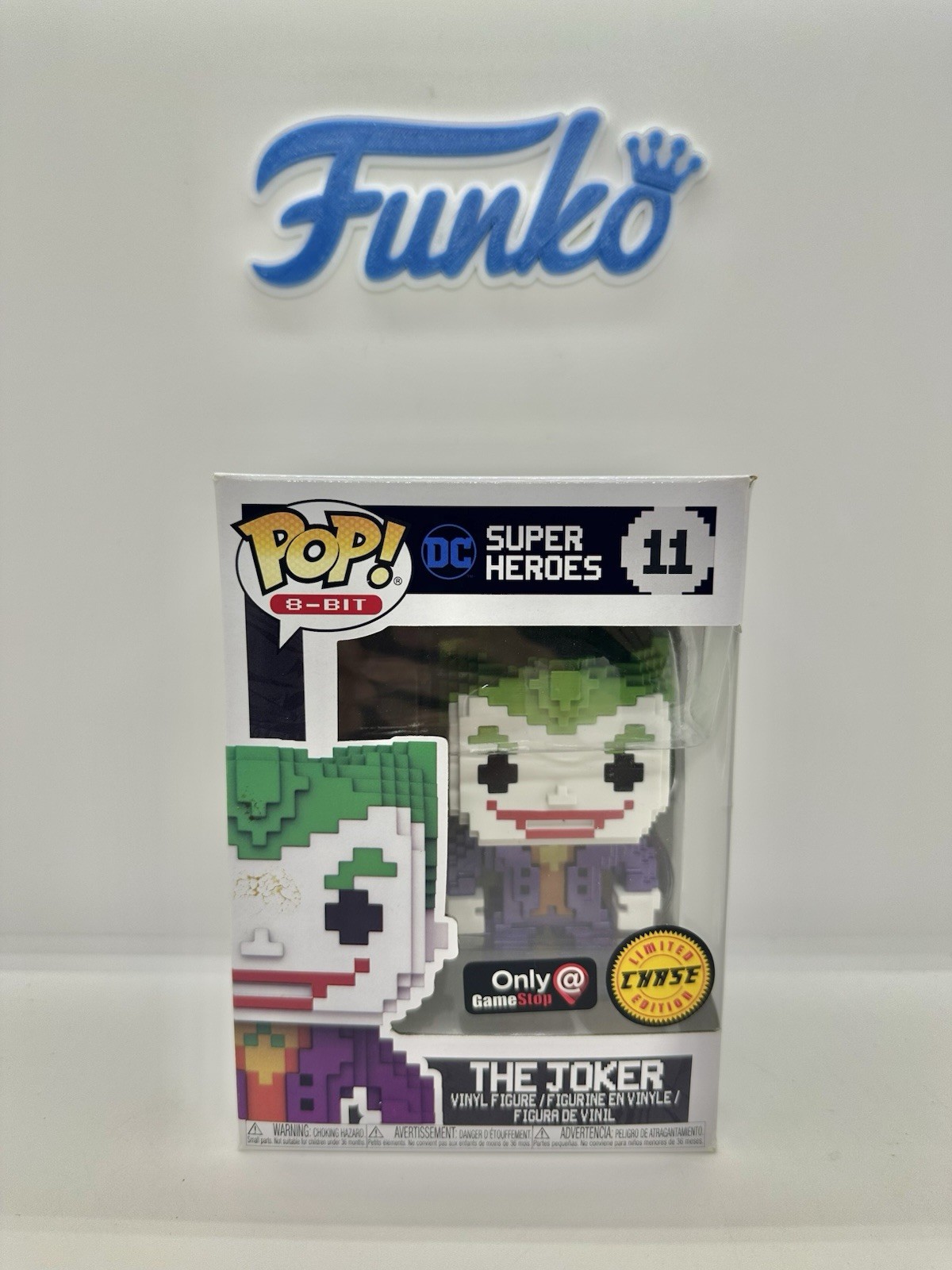 Funko Pop 8 Bit Joker Chase 11 figurine geek DC Super Heroes import GameStop pour setup gamer
