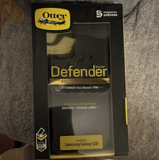 OtterBox Defender Series Rugged Screenless Case Black w/ Holster for Galaxy S20