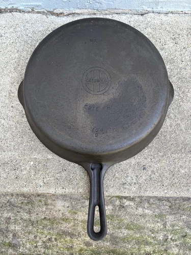 Vintage #8 Griswold Small Logo 704D Cast Iron Skillet