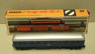 Vintage Arnold Spur N 0343 blauer Reisezugwagen verpackt (NB1)