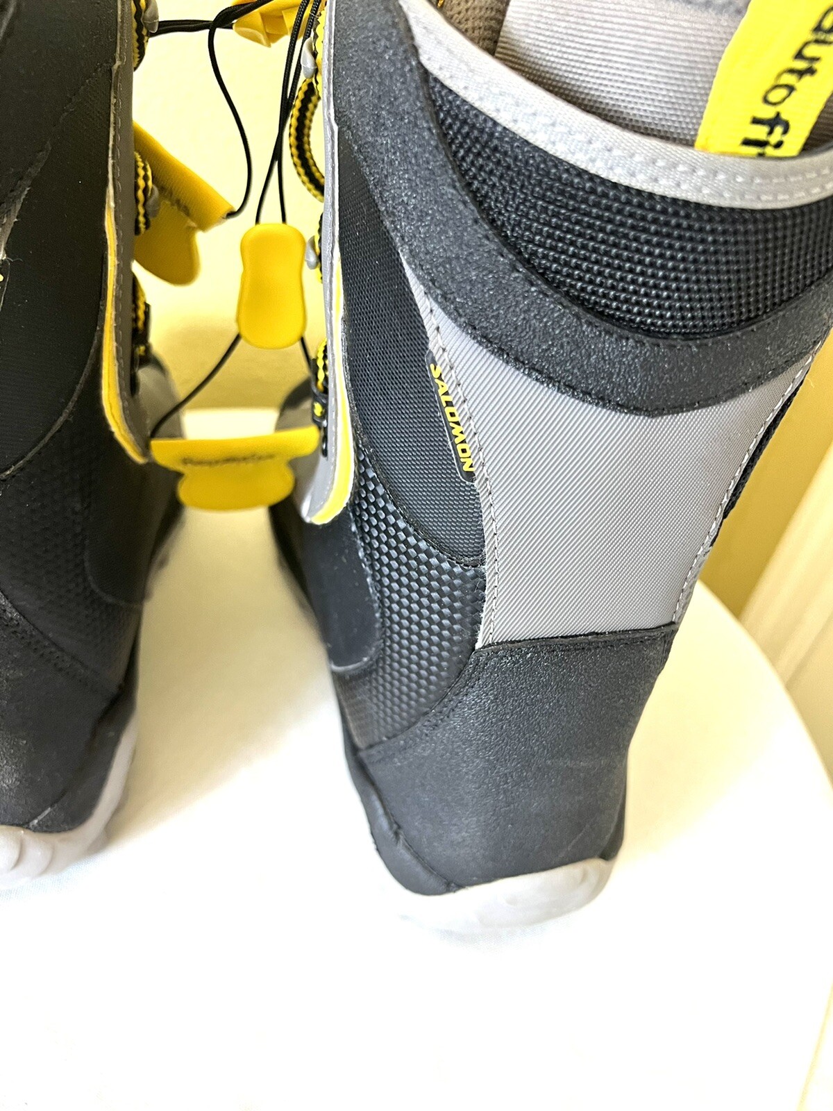 Salomon?VINTAGE RARE FINDINGS? "Maori" Men's Snowboard Boots Size 6 US