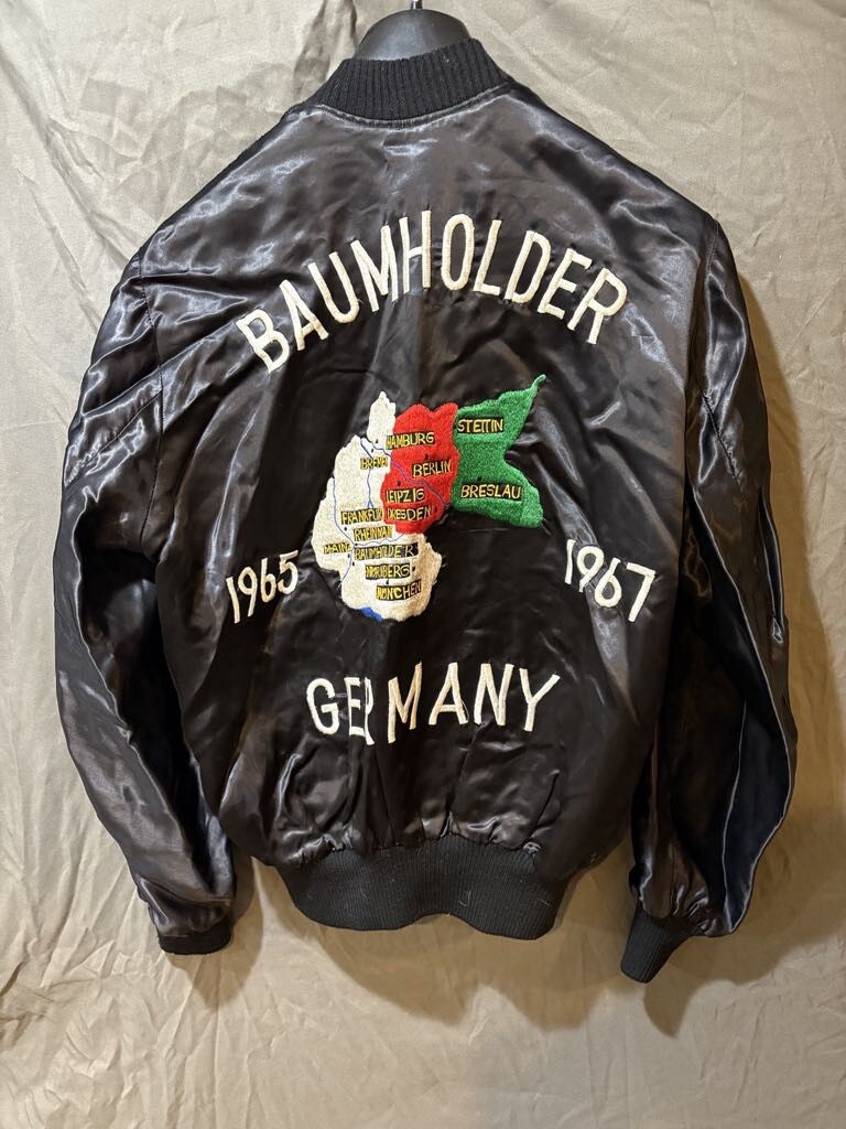 COLLECTOR'S VINTAGE 1965-1967 GERMANY EMBROIDERED SOUVENIR JACKET
