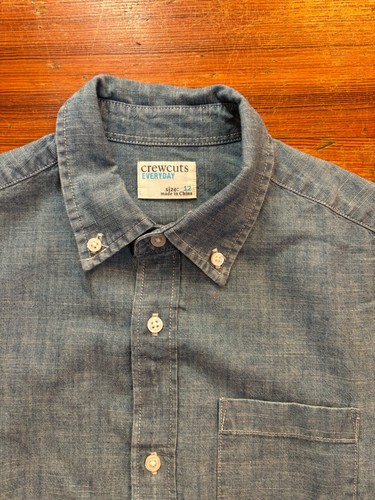 CREWCUTS Boys Size 12 Button-Down Chambray Shirt in blue denim like new - Picture 2 of 4