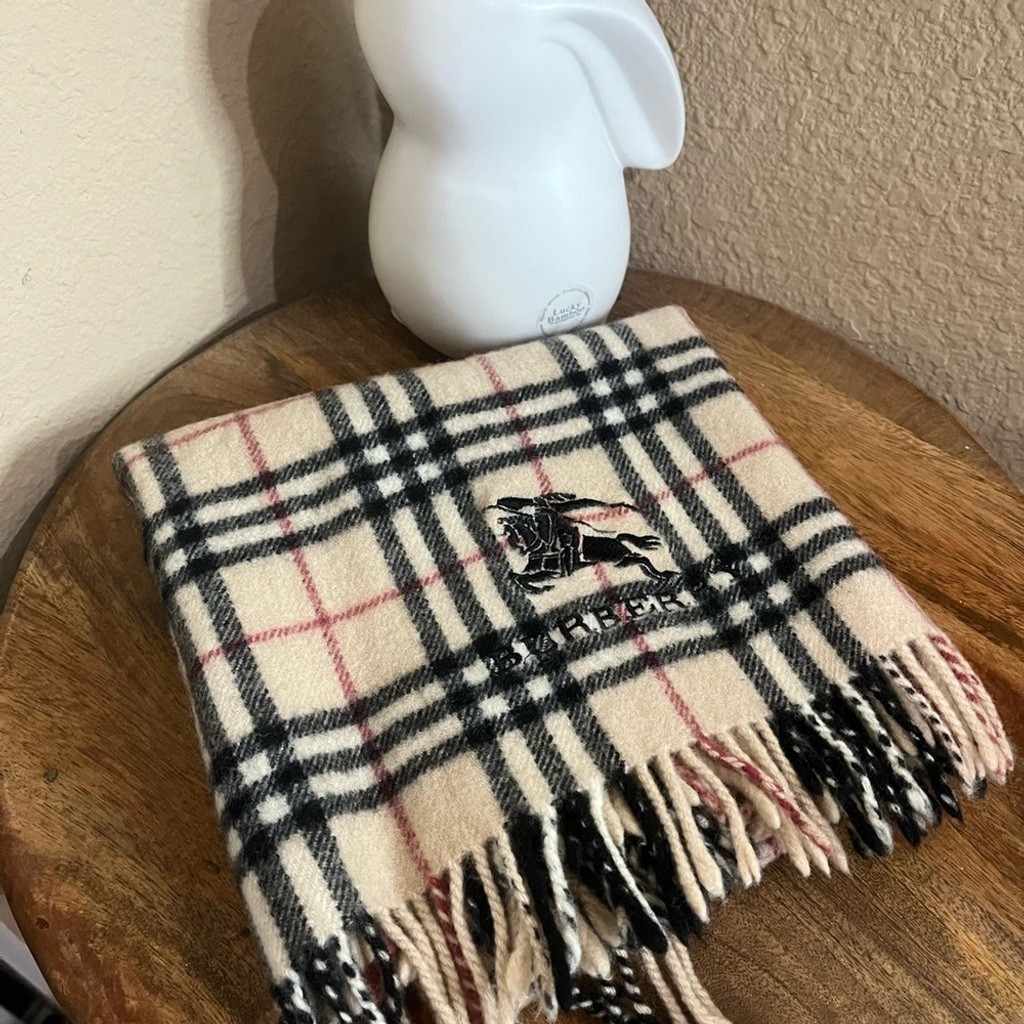 BURBERRY LAP BLANKET - image 6
