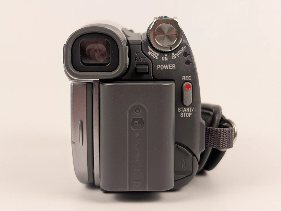 Sony DCR-HC28 MiniDV Handycam Camcorder 20x Optical---BARELY USED🔥 - Image 4 of 4