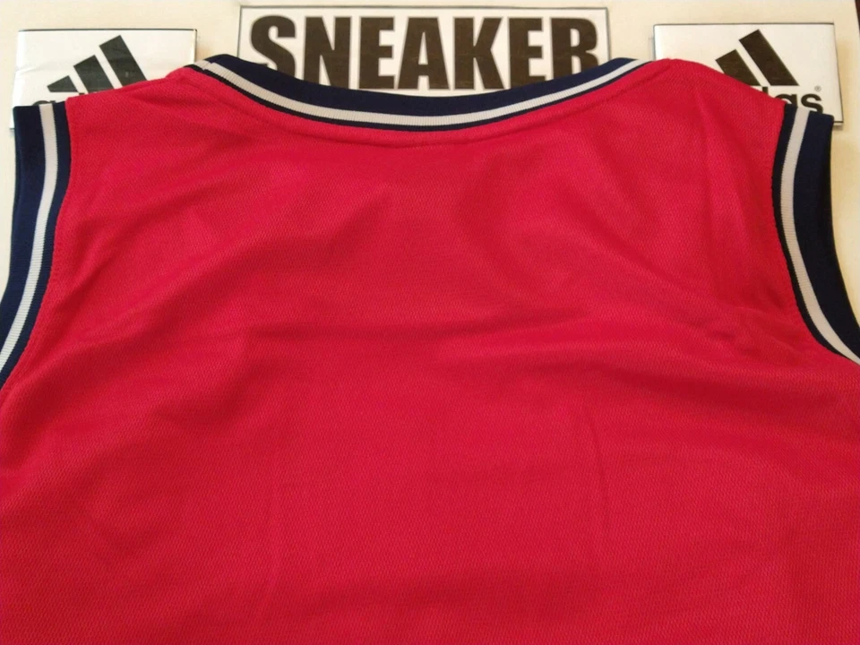 Camiseta alternativa Adidas NBA Brooklyn Nets vintage em branco - Vermelha - Tamanho: 60 (3XL) - Imagem 3 de 4