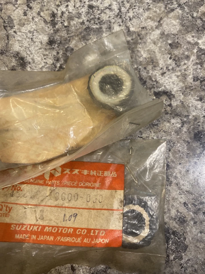 Juego de 2 cojines originales Suzuki Boss GSX1100 GSX750 Katana GSF1200 Bandit GS500E Foto 2 de 2