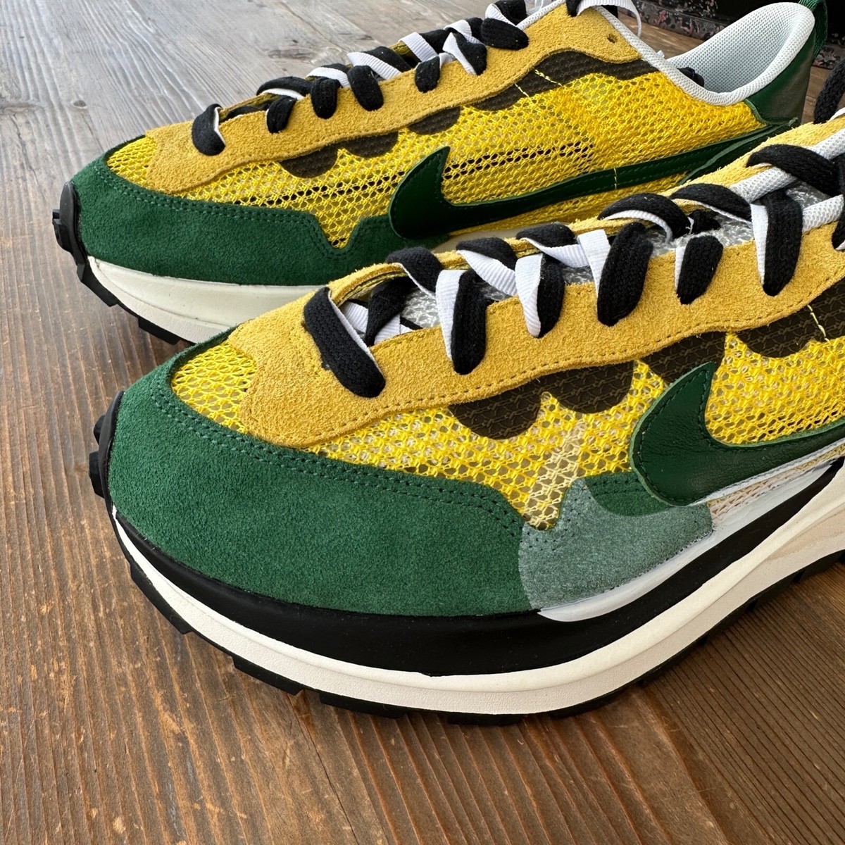 New Deadstock Nike Vaporwaffle Sacai Tour Yellow Stadium