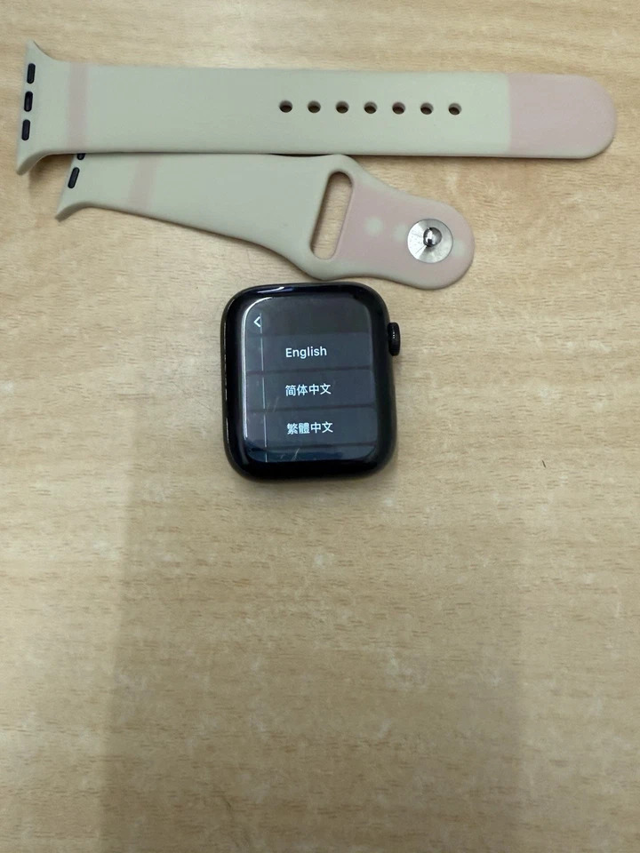 Apple Watch Series 4 44 mm Space Grey Aluminium(Please Read The Description) - Image 3 of 3