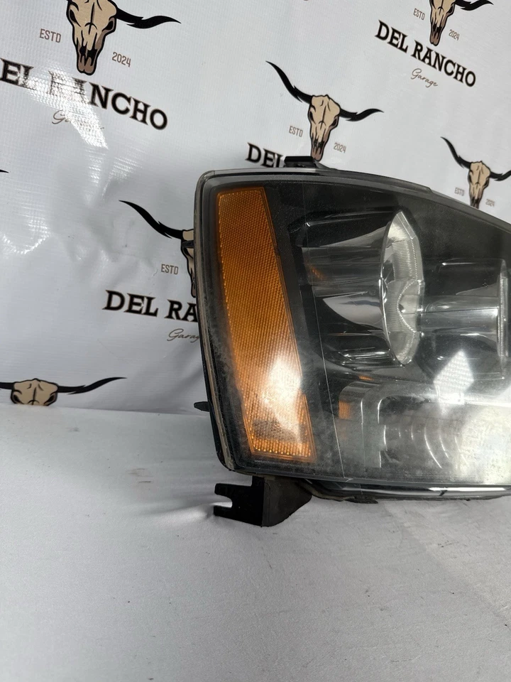 Faro derecho Chevrolet Avalanche 2007-2013 OEM usado Foto 3 de 4