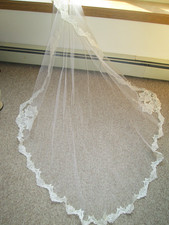 Vintage Ivory Bridal Headpiece w/Lace Applique Edge