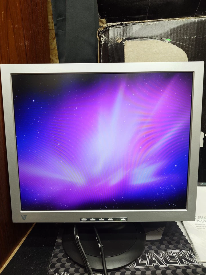 V7 R17PS 17" VGA Monitor Used Tested Excellent Working LCD With Box Screen - Image 2 of 4