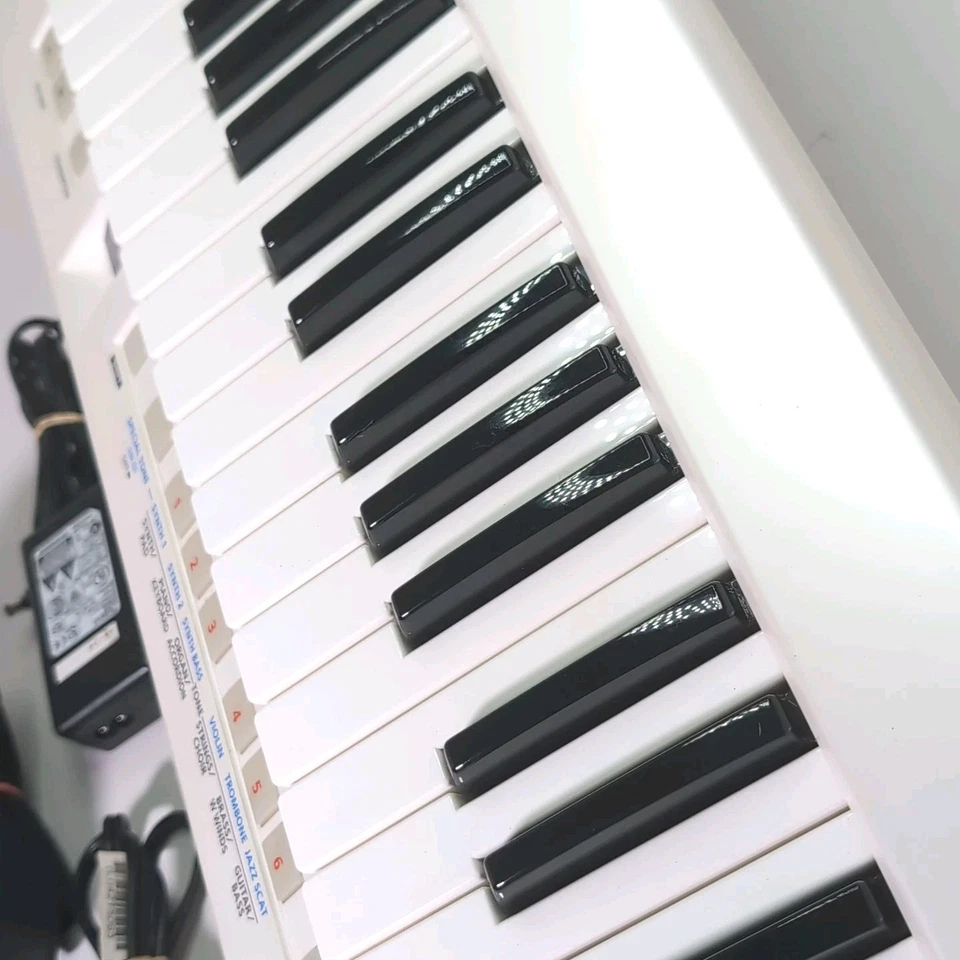 Roland Lucina Keyboard Synthesizer - Image 2 of 4