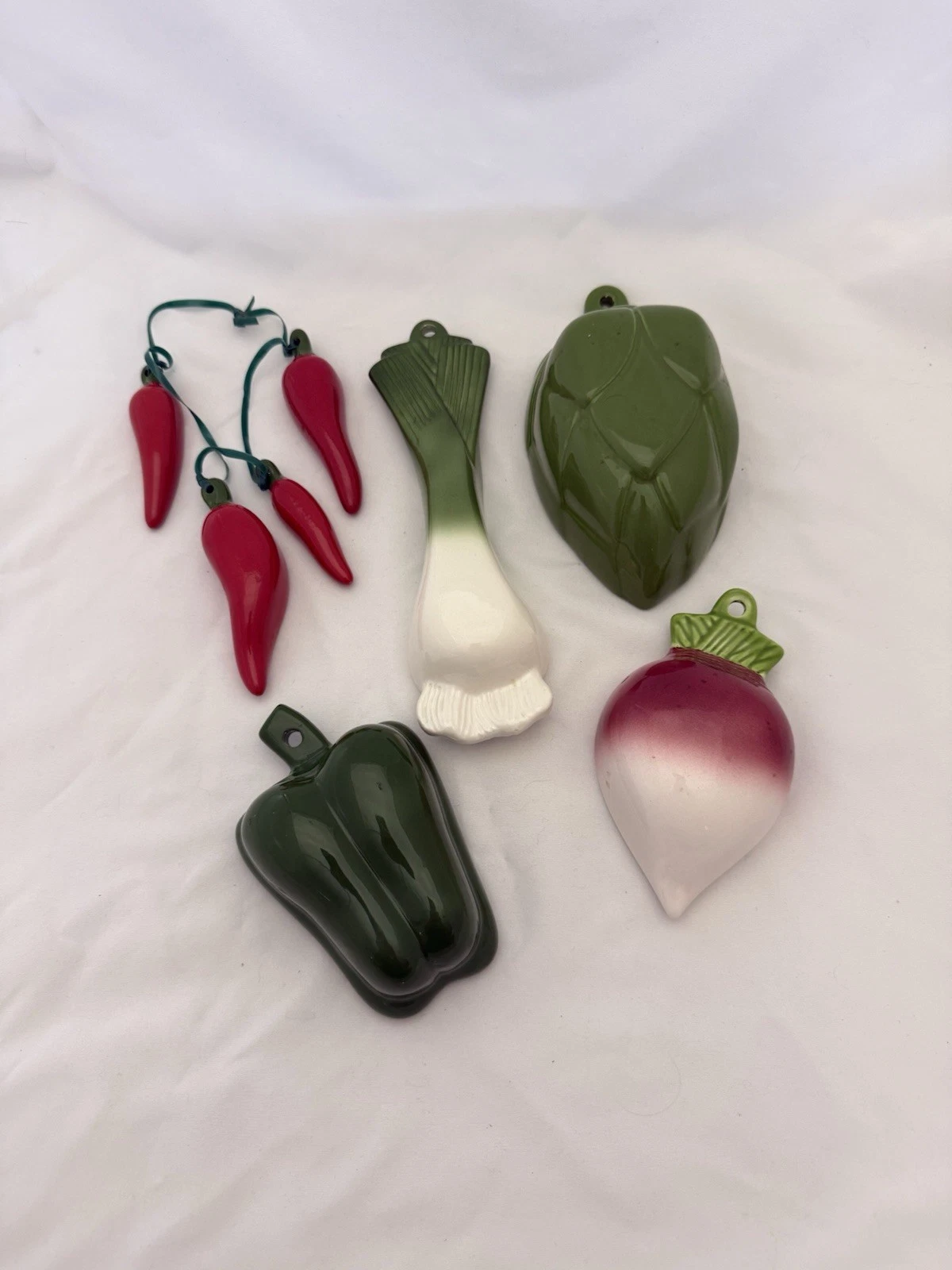VTG Avon Ceramic Vegetable Shaped Measuring Cups and Spoons
Opens in a new window or tab