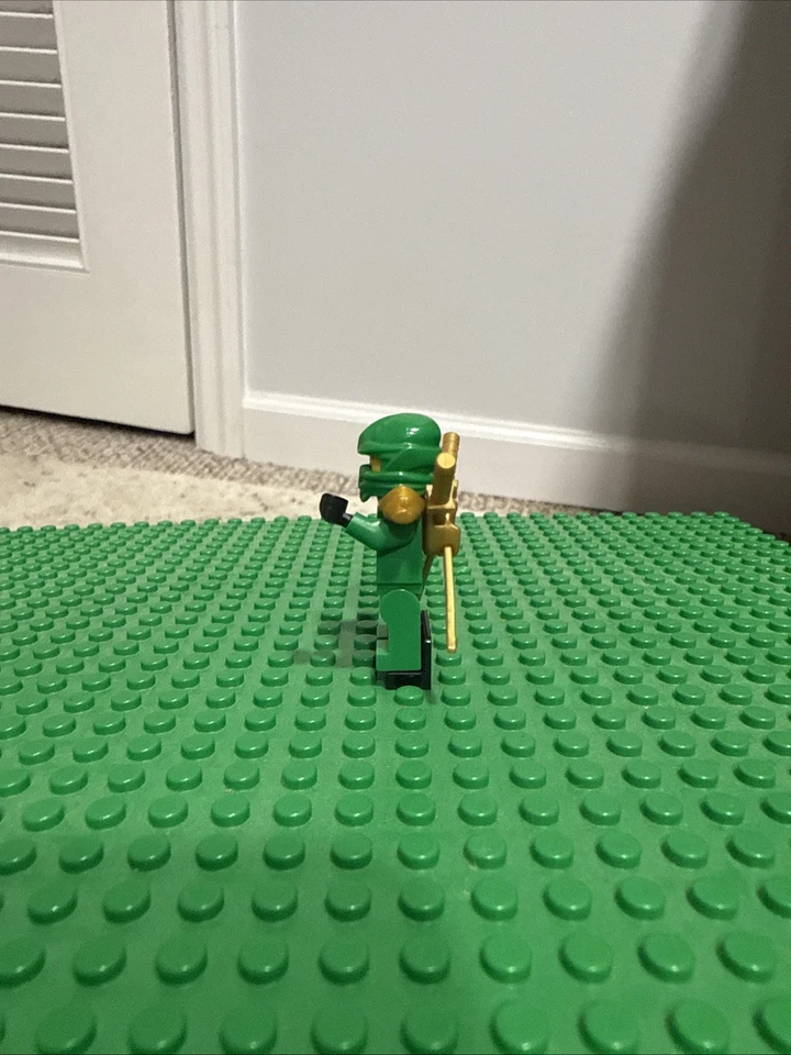 Lloyd DX Ninjago LEGO Minifigure Near Mint - Image 2 of 4