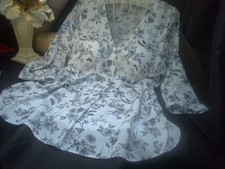 SISSY FEMININE BLACK & WHITE FLORAL FLOATY SECRETARY BLOUSE TOP Sx 16 bust 42"