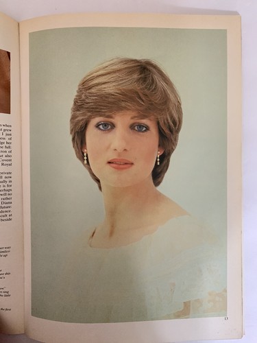 2-Royal Wedding Official Souvenir Books, Prince Charles-Diana 1981 Jubilee Trust - Picture 4 of 6