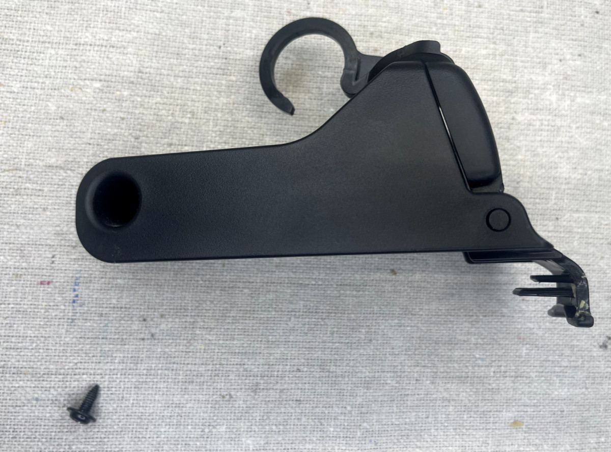 06-21 Lexus IS250 IS350 FRONT RH SEAT LOWER R OUT CUSHION SHIELD OEM 71873-30060