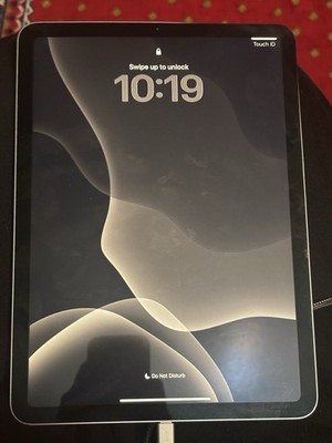 Apple iPad Air 4th gen 10.9 inch  (SEE PHOTOS)