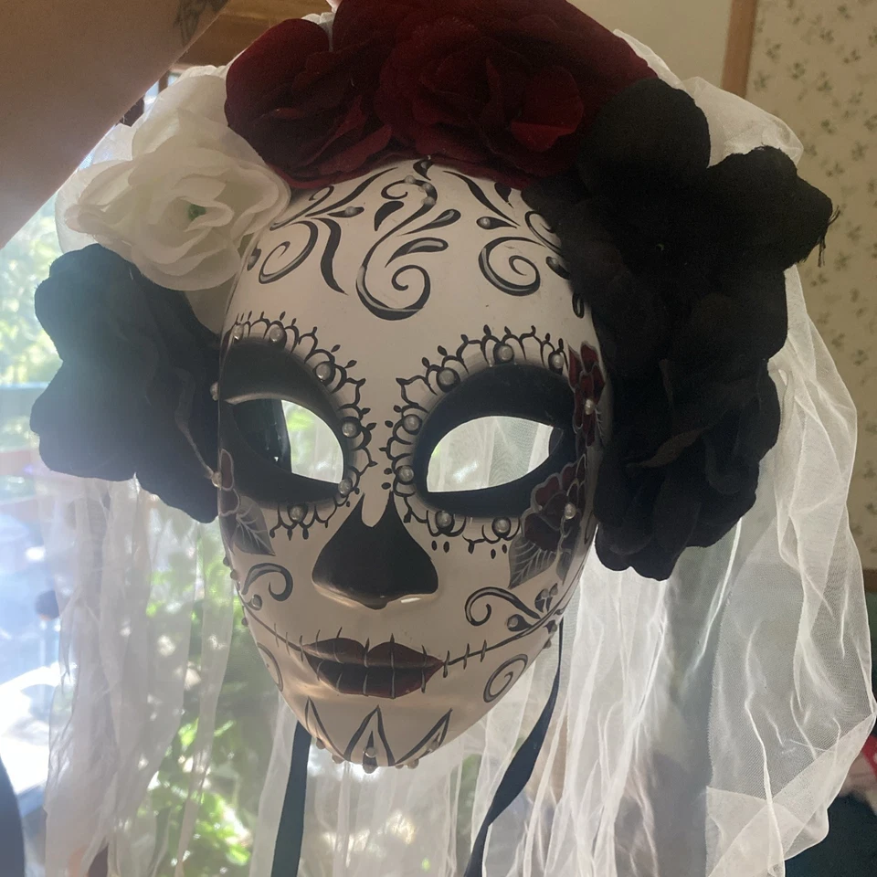 Mascarada facial completa Día de los Muertos Día de los Muertos con velo blanco Foto 3 de 3