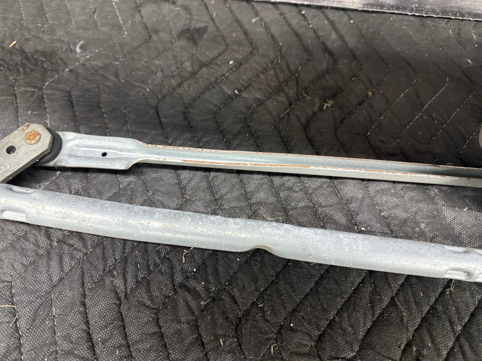 2018-2023 Audi R8 Plus Windshield Wiper Motor Linkage Assembly