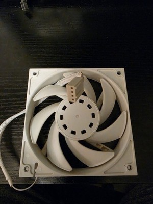 EKWB EK-Vardar EVO 120ER 120mm Fan, Digital RGB, 2200 RPM, White