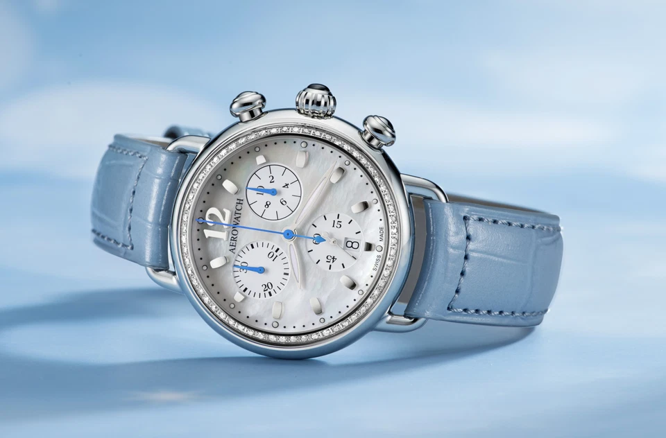 Reloj Aerowatch A 81105 AA01 DIA Cronógrafo Dama Azul Pastel, Esfera Madreperla Foto 2 de 4