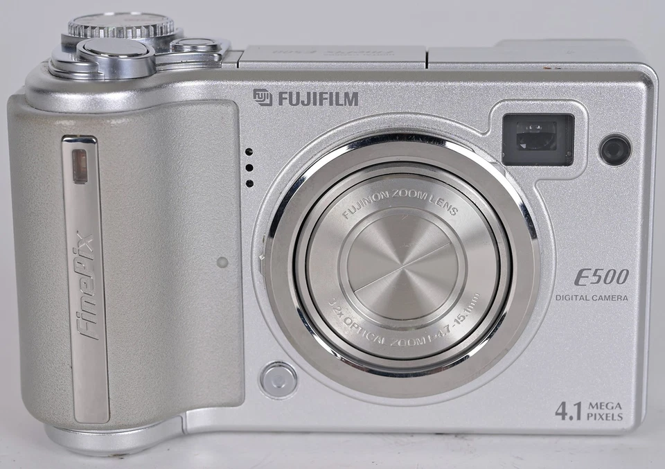 EX++ Fujifilm Finepix E500 4.1MP 3.2X Zoom Compact Digital Camera Tested - Image 3 of 4