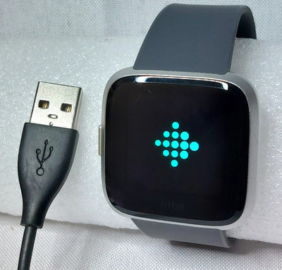 Fitbit Versa FB415 Smartwatch Fitness Heart Rate Tested Working