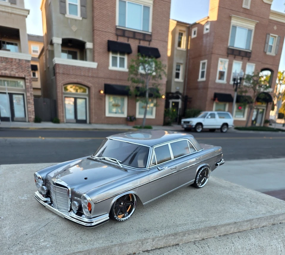 200mm 1/10 Custom Paint Kyosho MERCEDES 300 Low Rider 4Tec 3.0 WB 274mm - Image 2 of 4