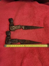 ART POPULAIRE  bloque volets anciens en fer Bergères  loquet arrêt volet