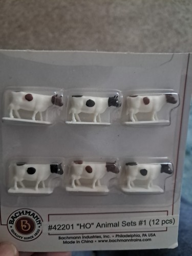 Bachmann 42201 Escala HO NUEVO EN PAQUETE Juegos de Animales 6 Vacas Blancas Negro Marrón Manchas Cabezas  | Zustand: New