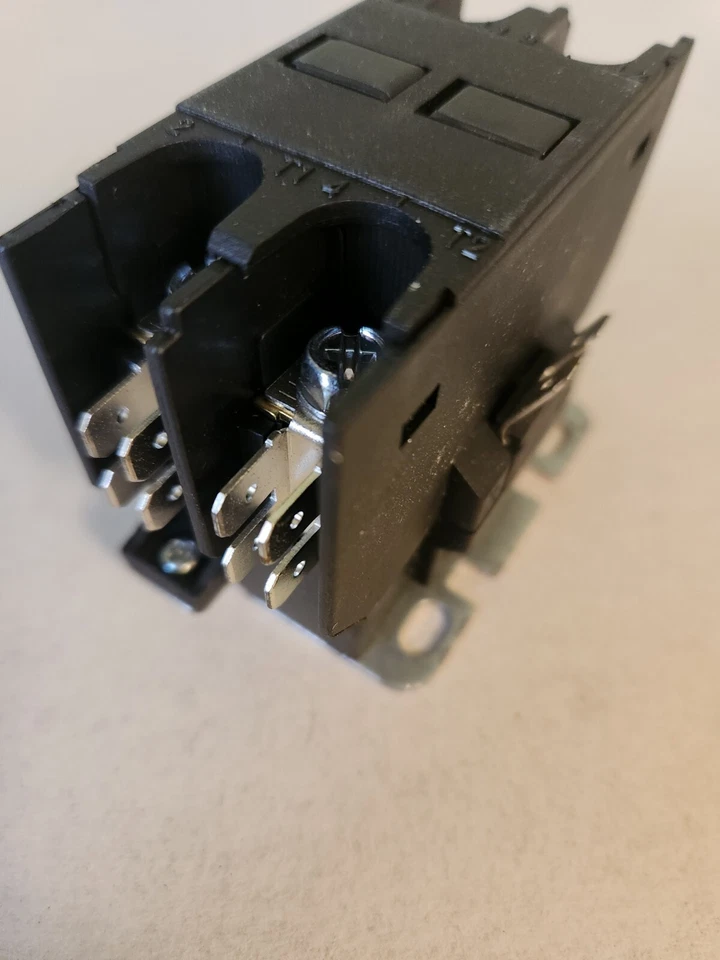 NEW IN BOX Eaton C25BNB230T Contactor 30A 24V 50/60Hz Coil Series F1 - Image 3 of 4