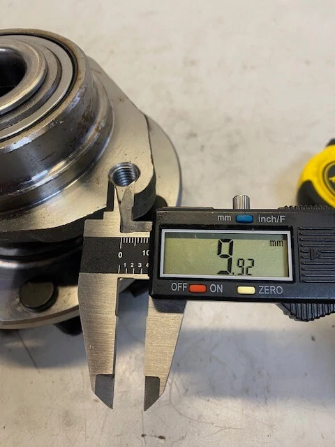 Conjunto de buje y cojinete de rueda delantera de eje Detroit K513188 para GMC Envoy 2002-2009 Foto 3 de 4