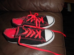 black converse red stitching