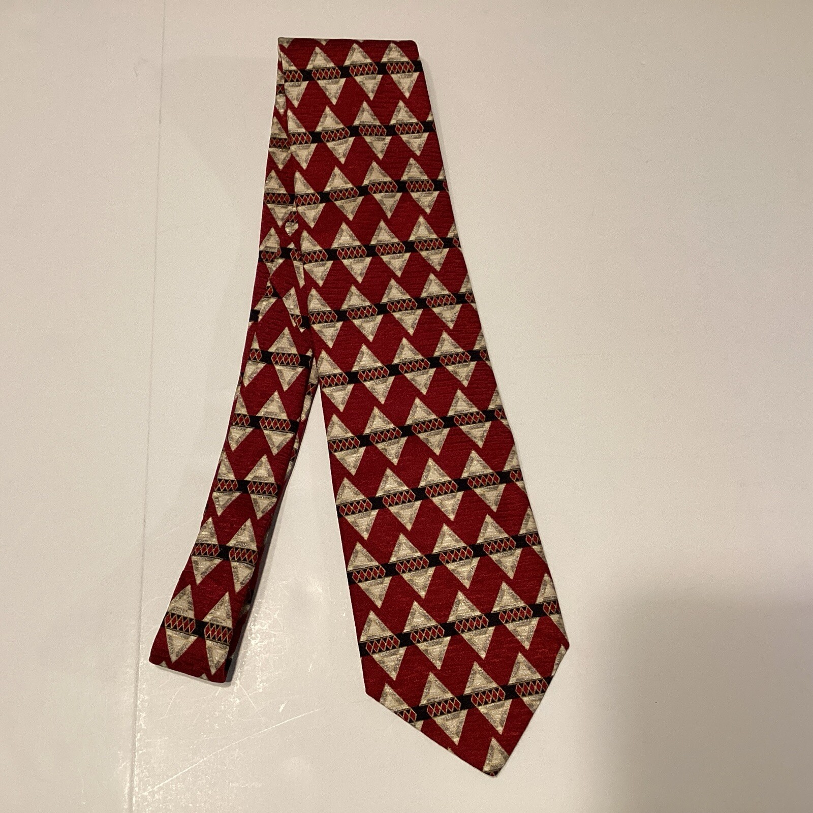 Tom James tie 100% silk made in usa geometric design