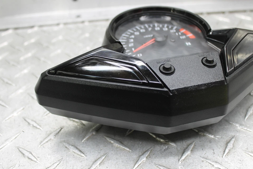 Honda CBR300R 2017 medidores 37100-K33-305 (6.087 millas) Foto 3 de 4