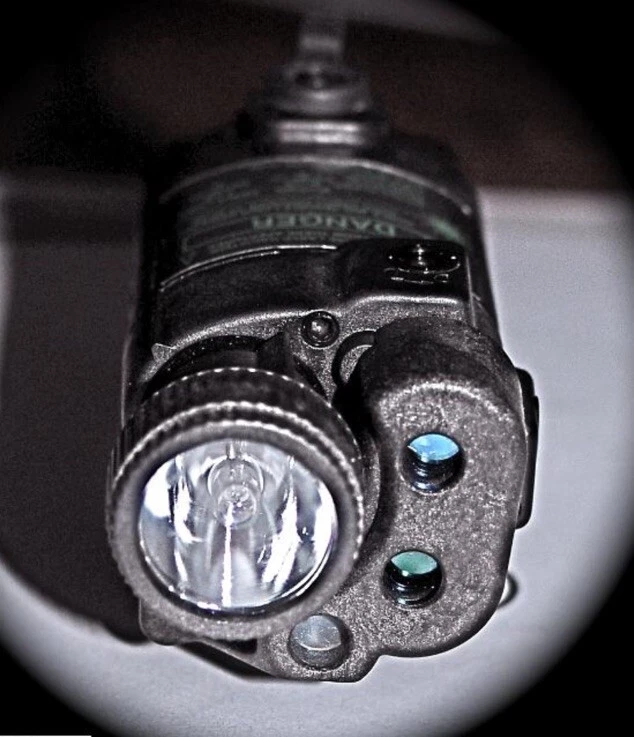 Laser infravermelho/visível integrado AN/PEQ-14, iluminador infravermelho H&K Mk23 e montagem - Imagem 3 de 4